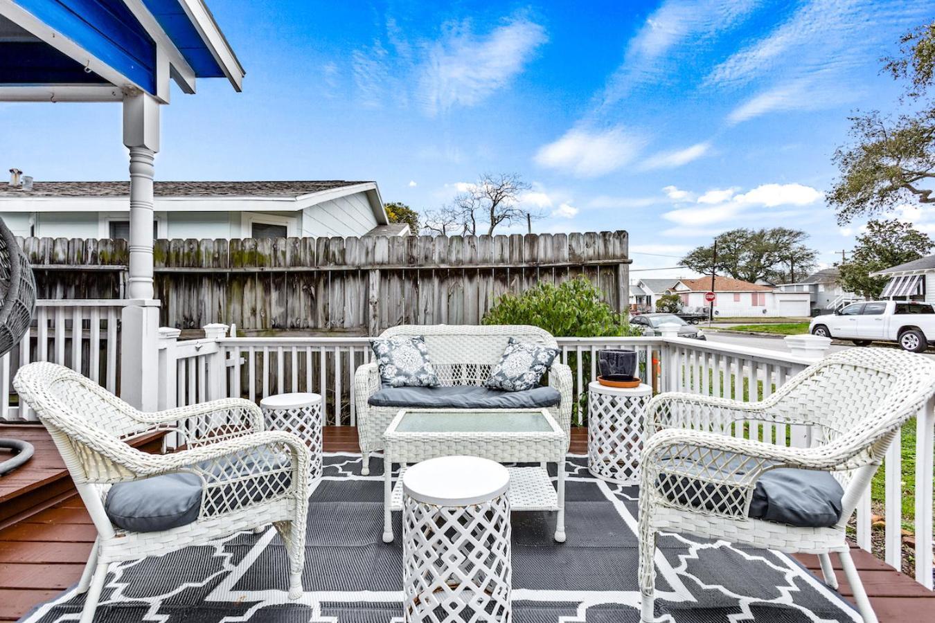 The Blue Oasis With Handicap Ramp Access Dog Friendly & Cowboy Pool Galveston Exterior foto